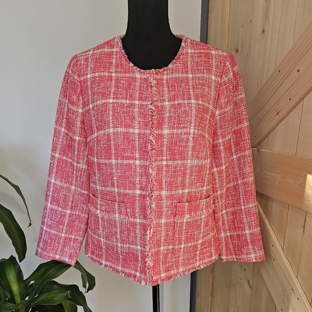 TALBOTS size 8 women's pink tweed blazer. Fully lined with pockets